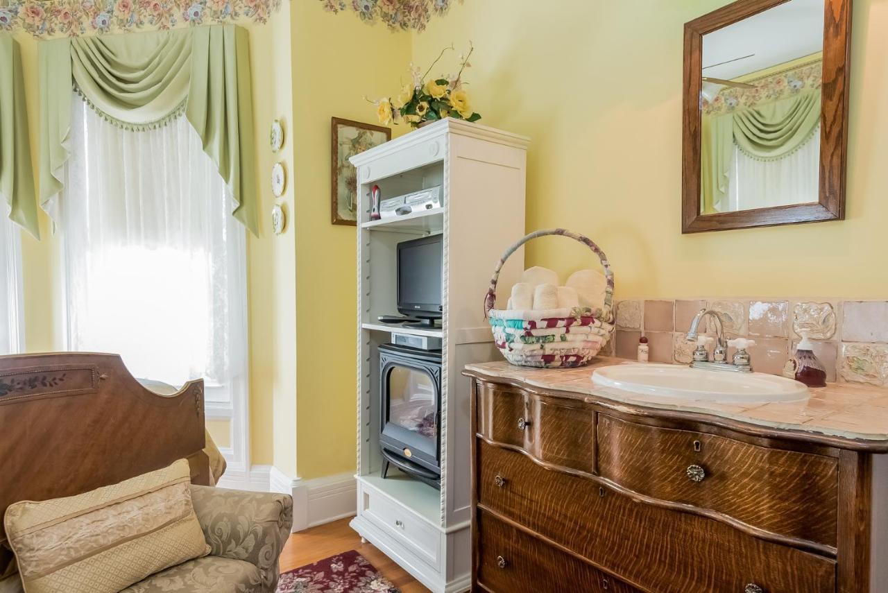 Kingsley House Bed & Breakfast Fennville Екстериор снимка