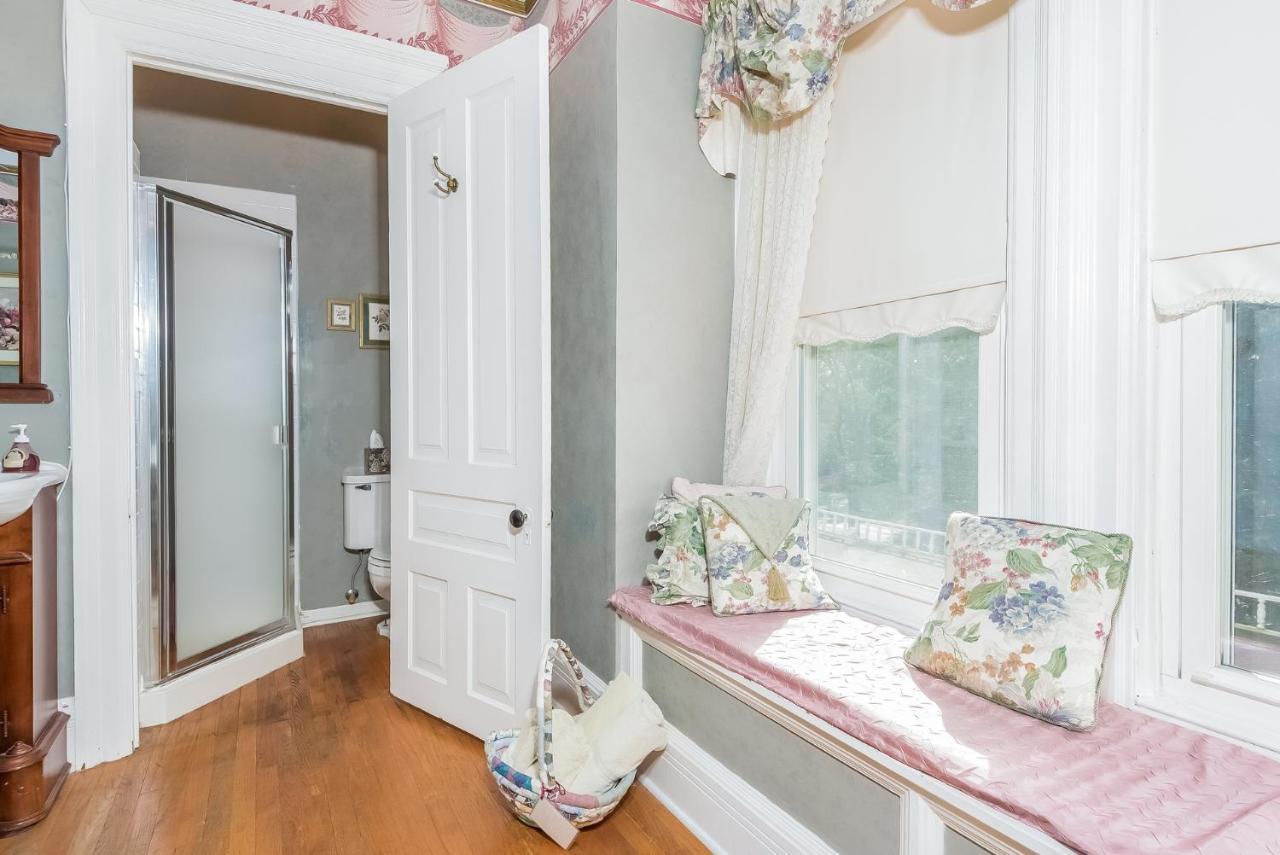 Kingsley House Bed & Breakfast Fennville Екстериор снимка