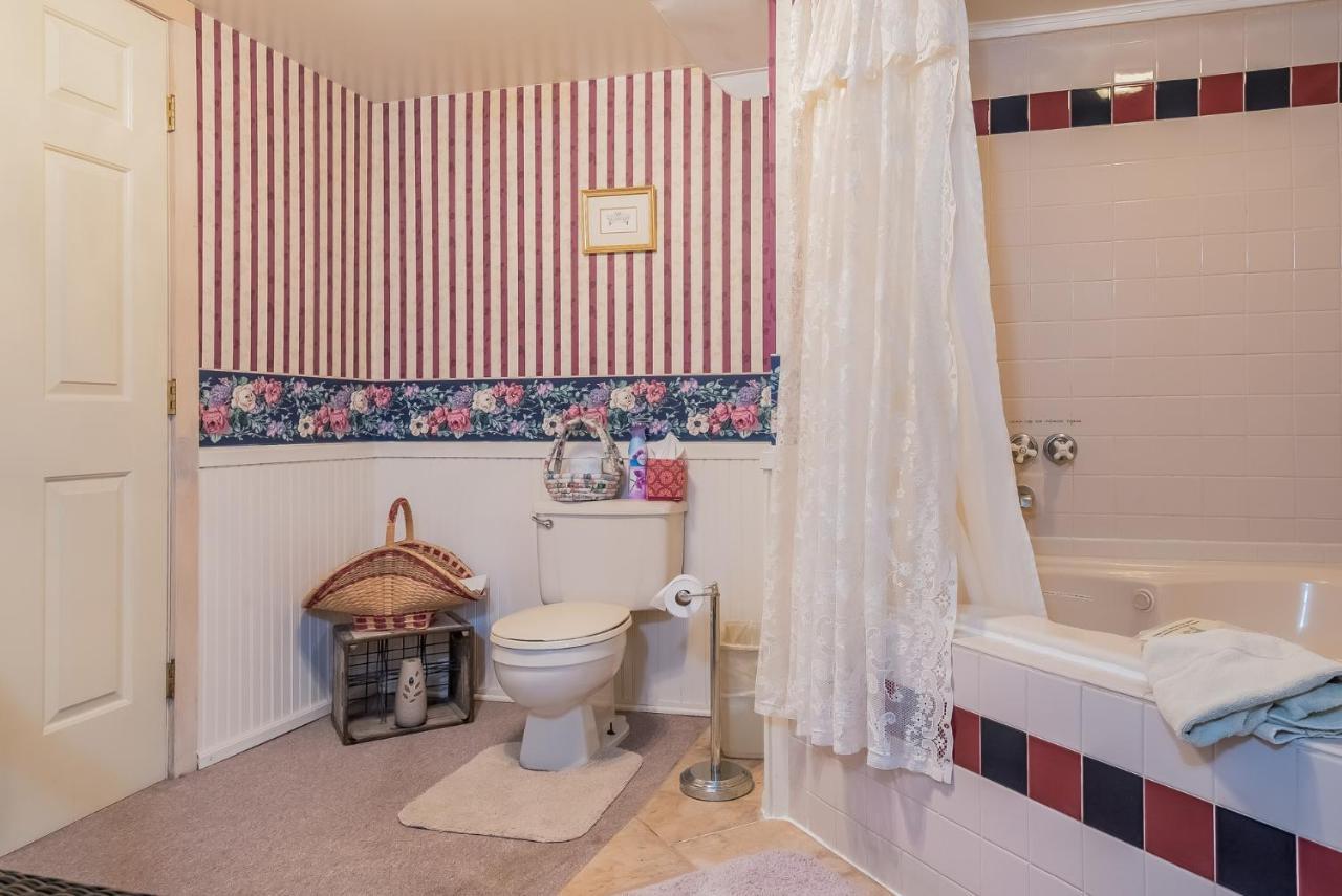 Kingsley House Bed & Breakfast Fennville Екстериор снимка
