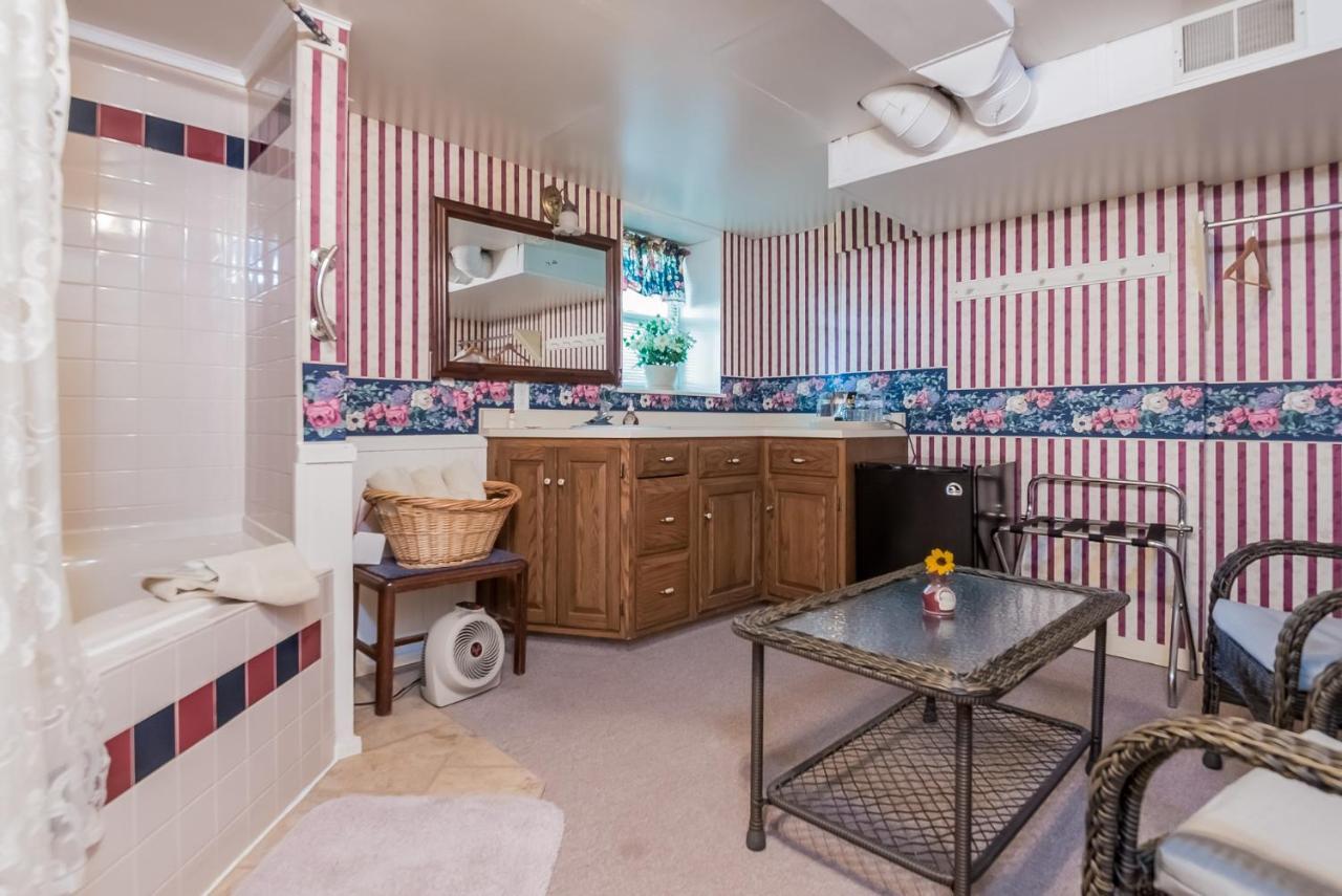 Kingsley House Bed & Breakfast Fennville Екстериор снимка